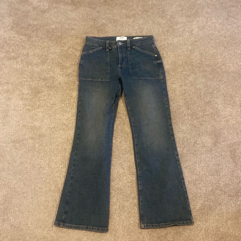 Cotton on stretch, bootleg flare, jeans with pockets on butt